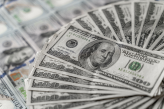 dollar-climbs-to-one-month-high