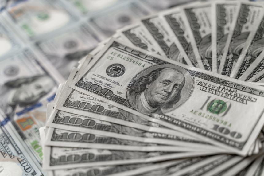 dollar-climbs-to-one-month-high