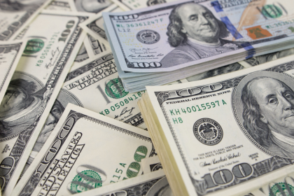 -dollar-rises-as-energy-shock-hits-euro-zone