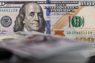 dollar-rises-as-war,-inflation-jitters-persist