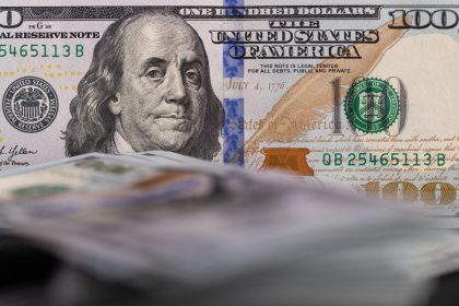 dollar-rises-as-war,-inflation-jitters-persist