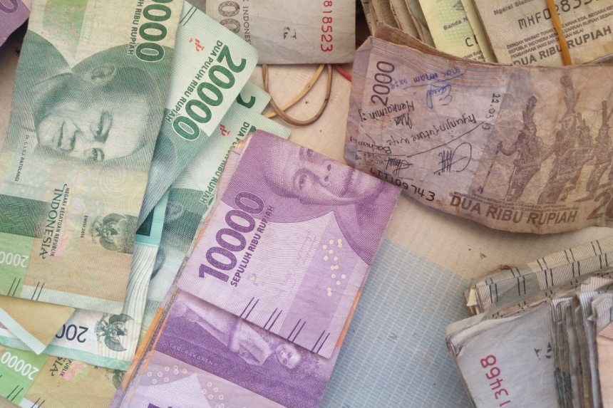 rupiah-ranking-sparks-debate-among-economists